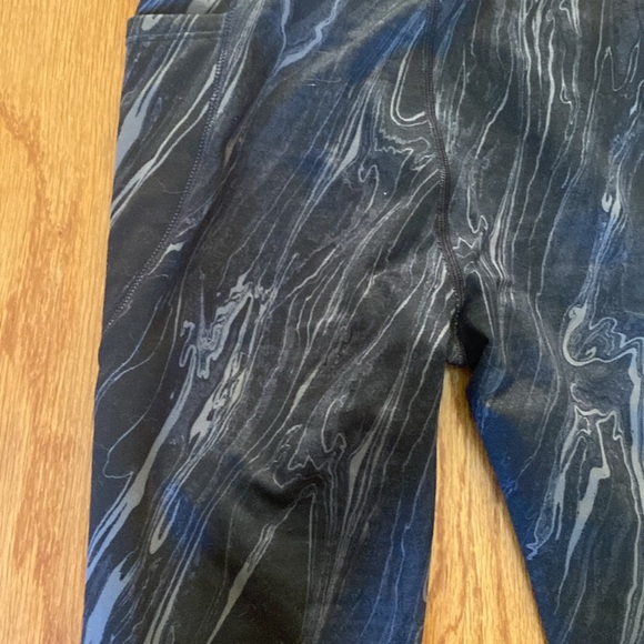 GapFit Teen Leggings Blackout B-Waist Marble True Black. Size 12. NEW WITH TAGS - Picture 14 of 16